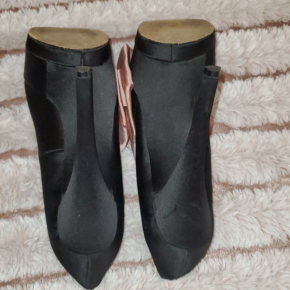 Black heels 👠🖤🎀 - Picture 5 of 7